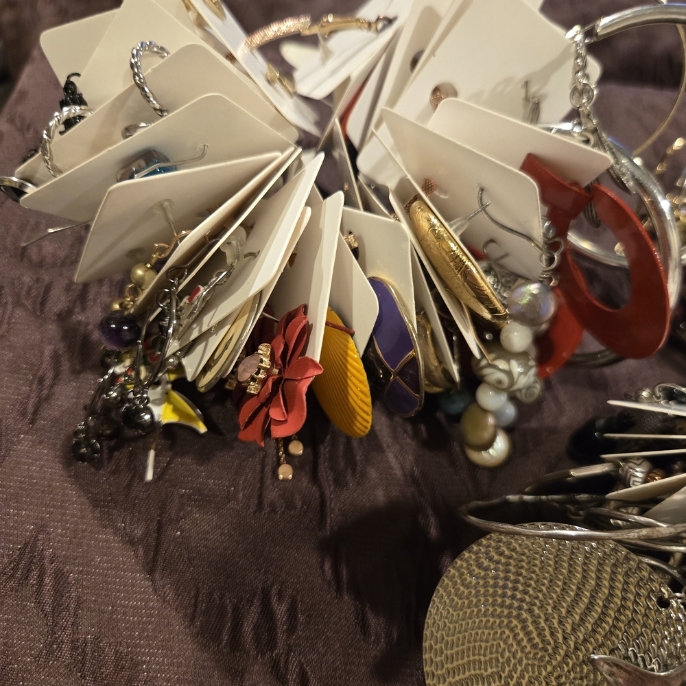 Pierced Earring Lot. Vintage & Modern. Stud & Dangle. Mixed Metals. Over 95 Pair - Picture 8 of 13